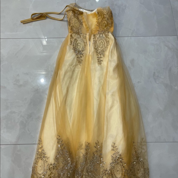 This is a beautiful prom Dress - Picture 3 of 3